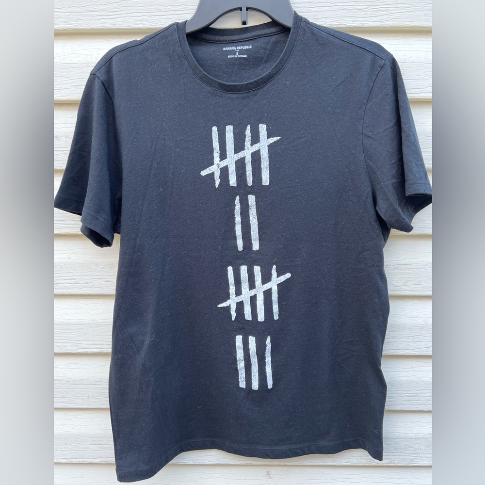 Banana Republic Black Graphic Tee Shirt size Small
